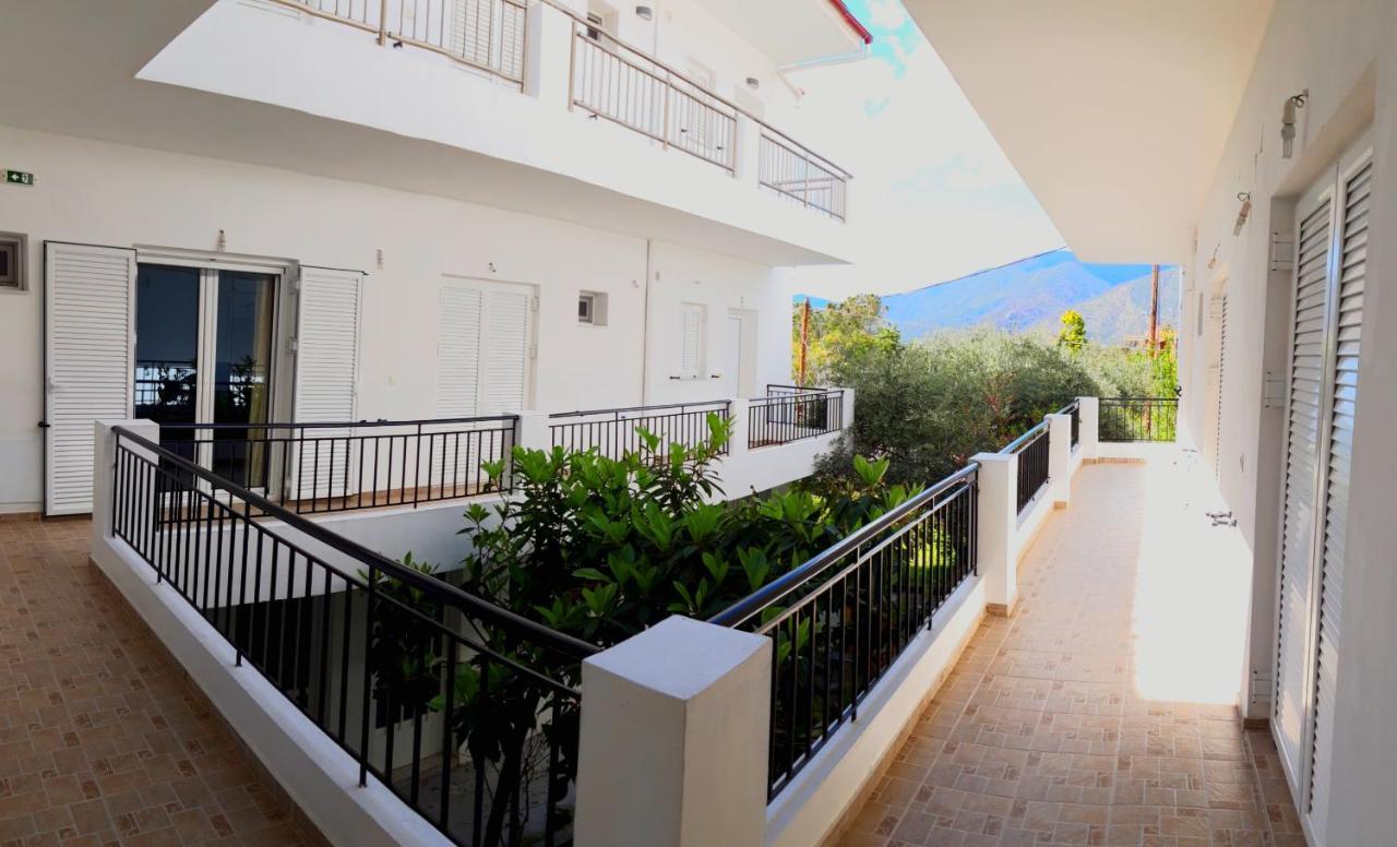 Ενοικιαζόμενα Δωμάτια Γεωργία Σταμούλου Rovies Buitenkant foto