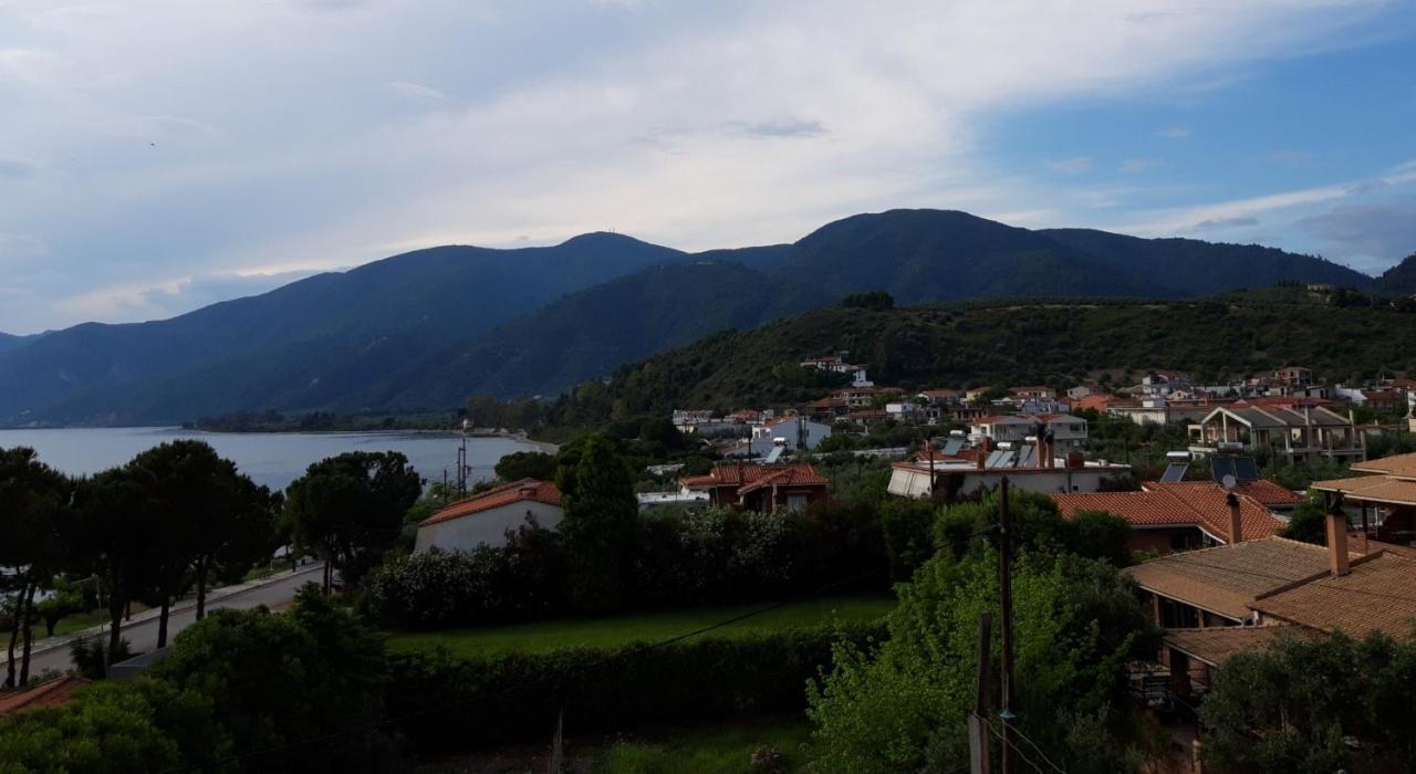 Ενοικιαζόμενα Δωμάτια Γεωργία Σταμούλου Rovies Buitenkant foto